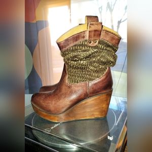 BED/STU COBBLER SERIES BRUGES PLATFORM BOOTS W9